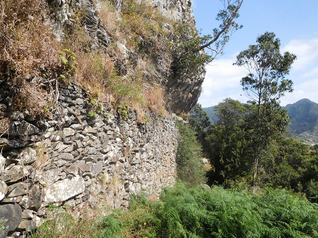 25.06.2016 Levada de Machico Teil 2 — Rohrpassage und defekte Wandpassage — Foto 10
