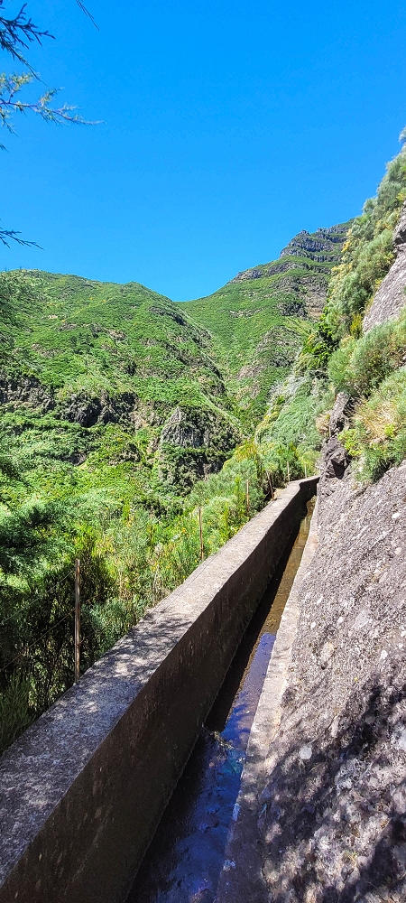 25.06.2024 Sonnige Abschlusswanderung auf der Levada das Rabacas — Zurück zum Encumeada-Pass — Foto 3
