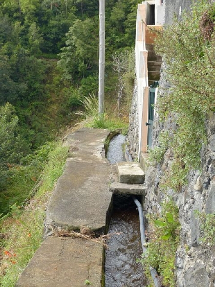 26 July 2013 Levadas de Cima and Achada Grande — On the Levada de Cima to the Madre — photo 4