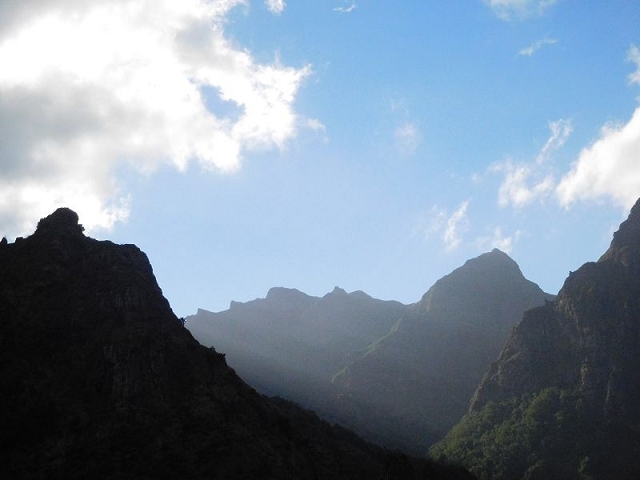 27.06.2016 Poco das Pulgas — Aufhellungen auf dem Weg zum Encumeada-Pass — Foto 2