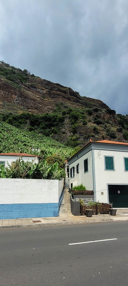 27.06.2022 Bananenwanderung rund um Madalena do Mar — Abstieg nach Madalena do Mar — Foto 8