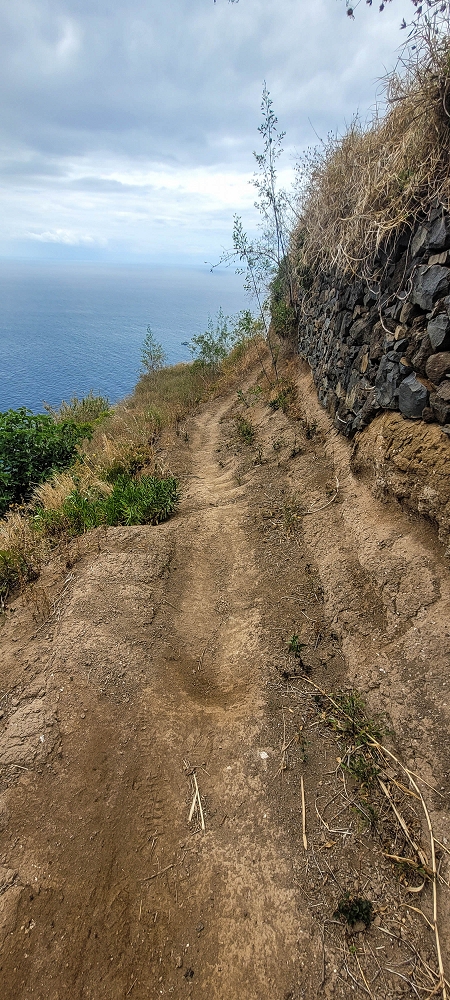27.06.2022 Bananenwanderung rund um Madalena do Mar — Die kuriose Seilbahn und der Abstieg zur Talstation — Foto 11