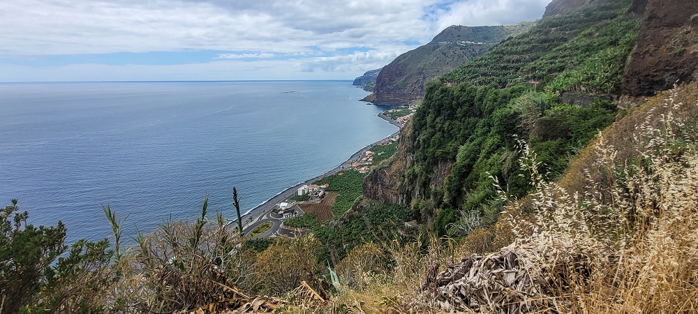 27.06.2022 Bananenwanderung rund um Madalena do Mar — Horizontal durch die Bananenterrassen — Foto 4