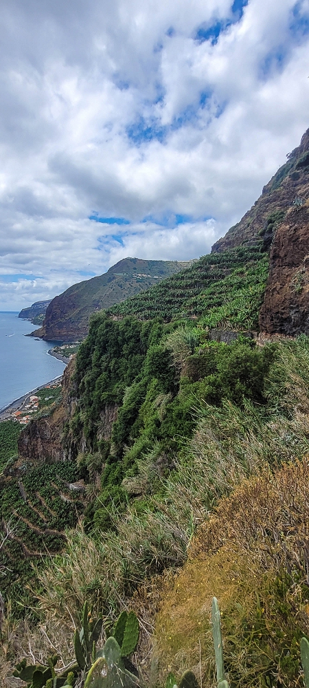 27.06.2022 Bananenwanderung rund um Madalena do Mar — Horizontal durch die Bananenterrassen — Foto 6