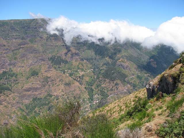 28 de julho de 2015 Levada do Boqueirao e Espigao — No caminho de gravilha até ao Pico da Cruz — foto 13