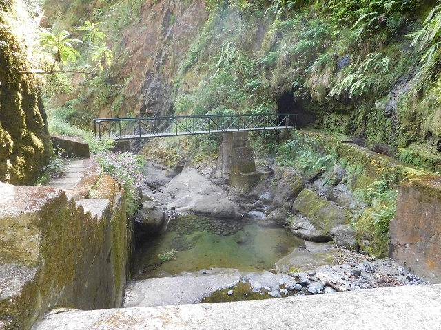 29.06.2016 Zum alten Verlauf der Levadinha Joao de Deus und über die Levada do Pico Ruivo und Serra do Faial zurück — Auf der Levada da Serra do Faial zur Ribeira Seco — Foto 7