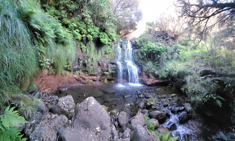 29.06.2022  und die Weiterentdeckung der Levada da Senhora — The waterfall in the Ribeira do Lajeado — photo 1