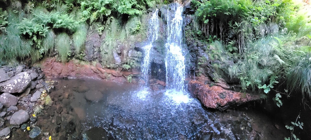29.06.2022  und die Weiterentdeckung der Levada da Senhora — The waterfall in the Ribeira do Lajeado — photo 2
