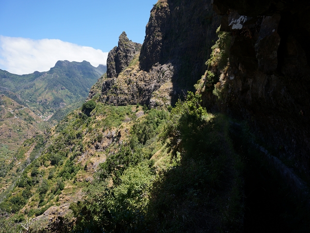 29 de julho de 2015 Levada do Norte de Serra de Agua a Espigao — Por mais dois túneis até à grande garganta — foto 22