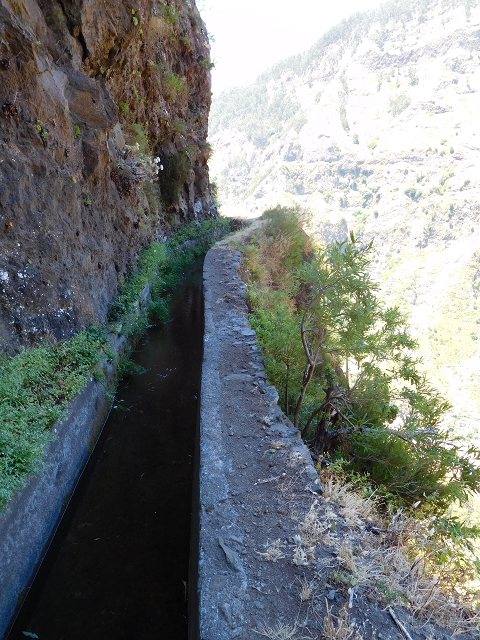 29 de julho de 2015 Levada do Norte de Serra de Agua a Espigao — Seguindo até ao túnel de Espigao — foto 2