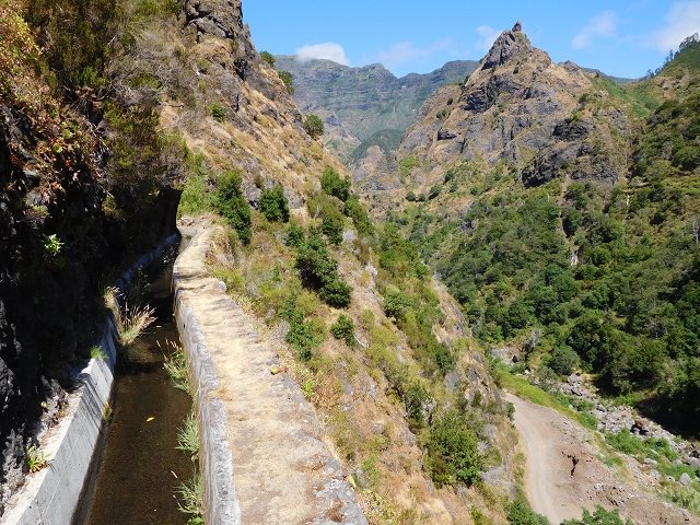 29 de julho de 2015 Levada do Norte de Serra de Agua a Espigao — Seguindo até ao 5.º túnel — foto 2