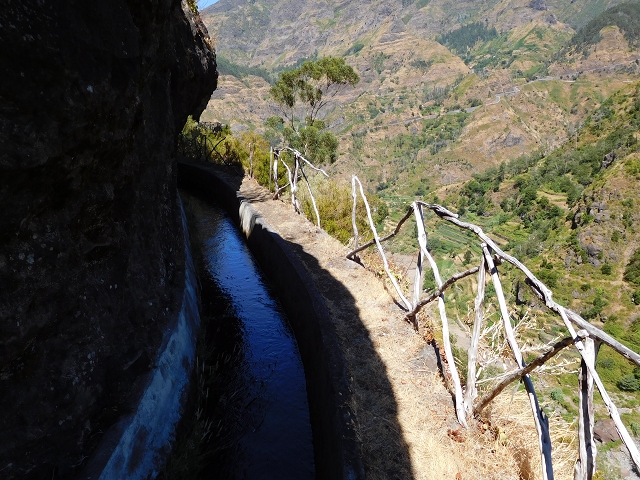 29 de julho de 2015 Levada do Norte de Serra de Agua a Espigao — Seguindo até ao 5.º túnel — foto 12