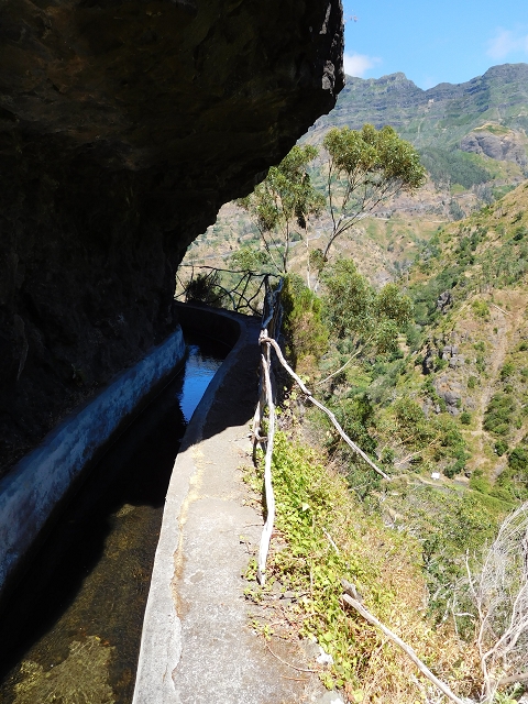 29 de julho de 2015 Levada do Norte de Serra de Agua a Espigao — Seguindo até ao 5.º túnel — foto 13