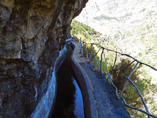 29 de julho de 2015 Levada do Norte de Serra de Agua a Espigao — Seguindo até ao 5.º túnel — foto 14
