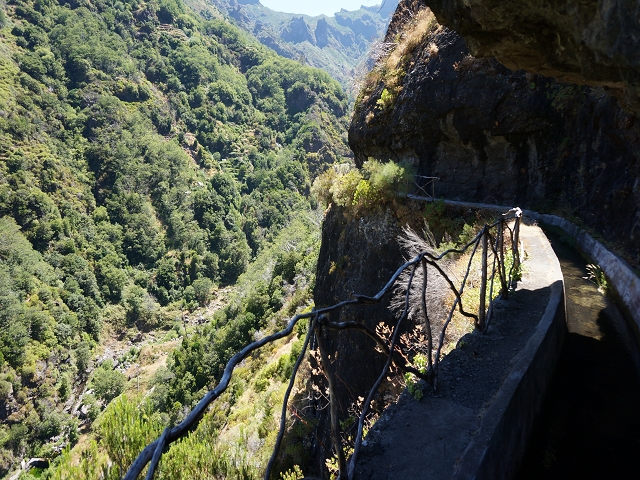 29 de julho de 2015 Levada do Norte de Serra de Agua a Espigao — Seguindo até ao 5.º túnel — foto 16