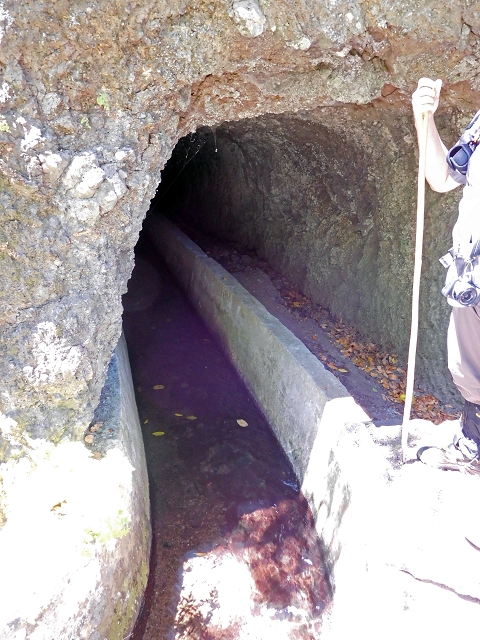 29 de julho de 2015 Levada do Norte de Serra de Agua a Espigao — Por mais dois túneis até à grande garganta — foto 7