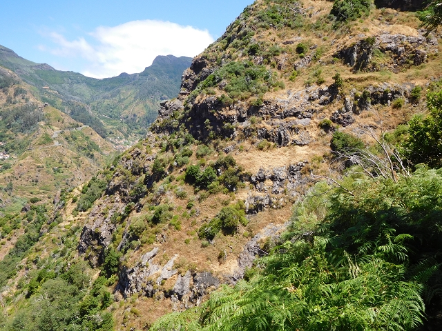 29 de julho de 2015 Levada do Norte de Serra de Agua a Espigao — Por mais dois túneis até à grande garganta — foto 9