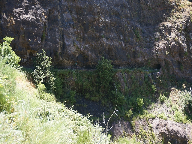 29 de julho de 2015 Levada do Norte de Serra de Agua a Espigao — Por mais dois túneis até à grande garganta — foto 11
