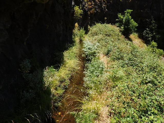 29 de julho de 2015 Levada do Norte de Serra de Agua a Espigao — Por mais dois túneis até à grande garganta — foto 15