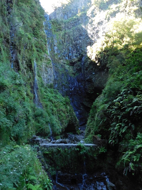 Levada Vinte e Cinco Fontes — Levada de adução da Ribeira Grande — foto 5