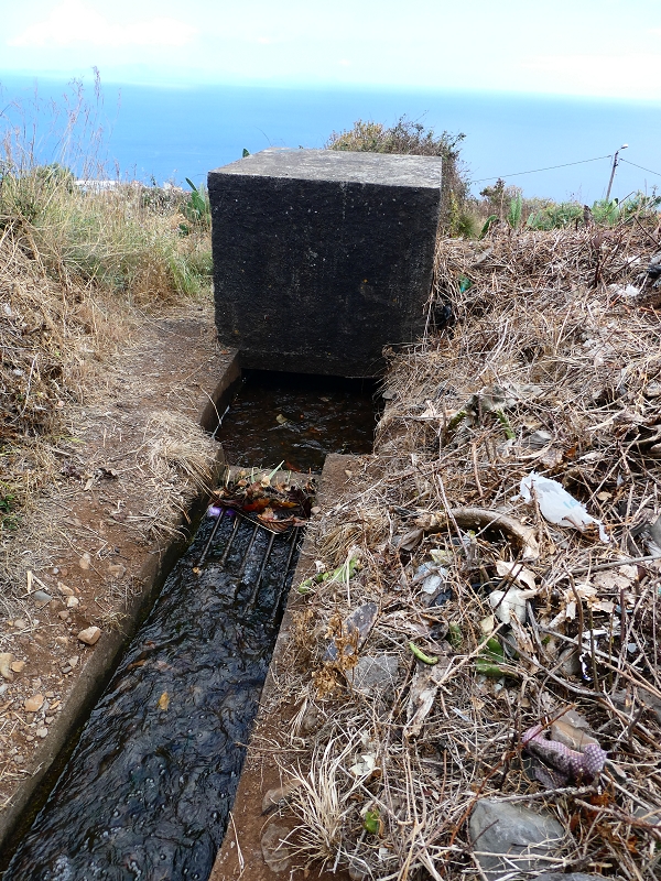 30 June 2018 A warm-up loop on the Caniço Trail around Assomada — Terminal branch of the Levada do Canico, with water house and old watermill by the reservoir — photo 19