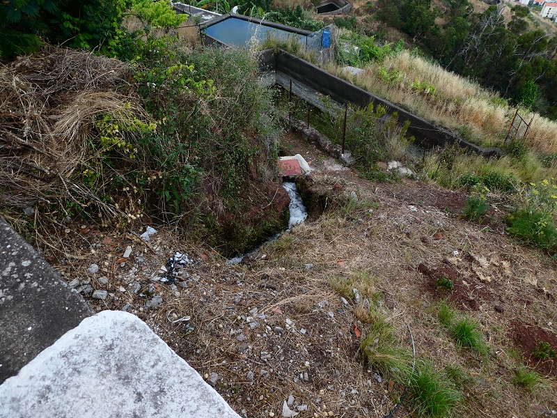 Levada do Pico do Arvoredo — Vertikal von der ER-205 zur ER-204, Speicherbecken — Foto 1