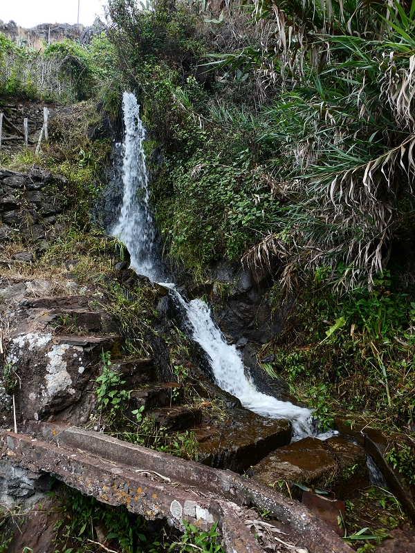 Levada do Pico do Arvoredo — Vertikal von der ER-205 zur ER-204, Speicherbecken — Foto 4