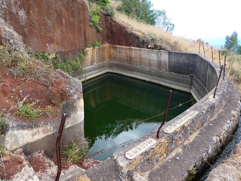 Levada do Pico do Arvoredo — Vertikal von der ER-205 zur ER-204, Speicherbecken — Foto 5