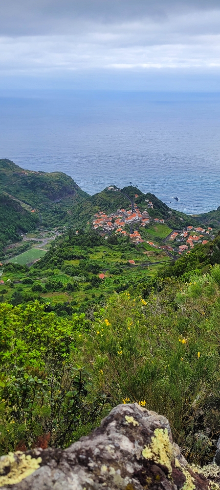 30.06.2022 Anspruchsvolle Besteigung des Pico do Meio Dia — Aufstieg über den Grat zum Gipfel des Pico do Meio Dia — Foto 11
