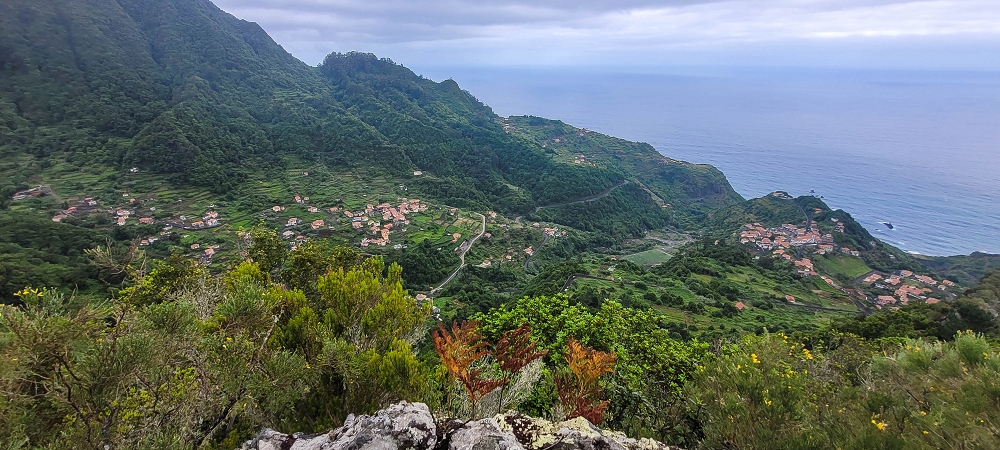 30.06.2022 Anspruchsvolle Besteigung des Pico do Meio Dia — Aufstieg über den Grat zum Gipfel des Pico do Meio Dia — Foto 13