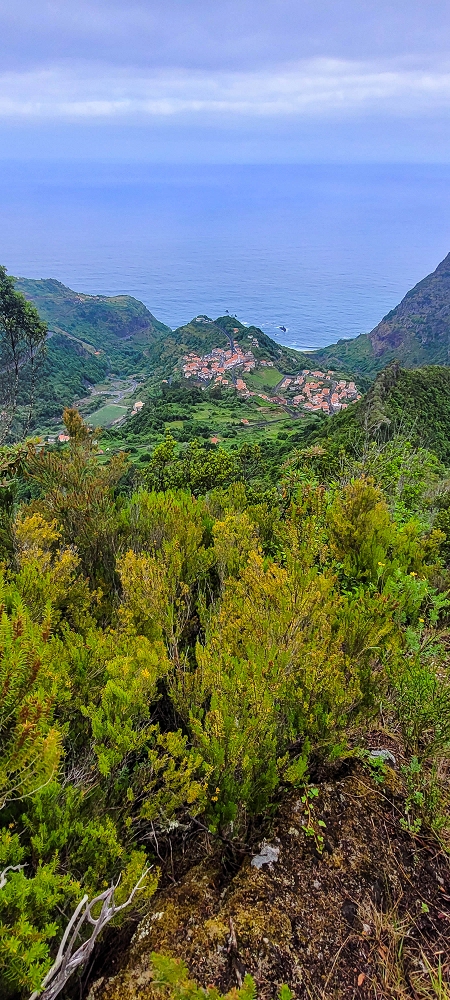 30.06.2022 Anspruchsvolle Besteigung des Pico do Meio Dia — Aufstieg über den Grat zum Gipfel des Pico do Meio Dia — Foto 21