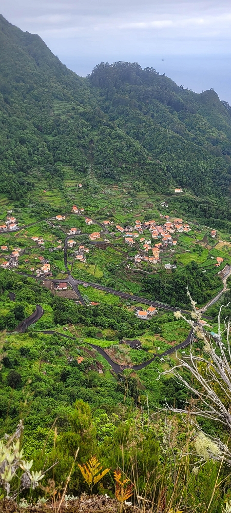 30.06.2022 Anspruchsvolle Besteigung des Pico do Meio Dia — Aufstieg über den Grat zum Gipfel des Pico do Meio Dia — Foto 30