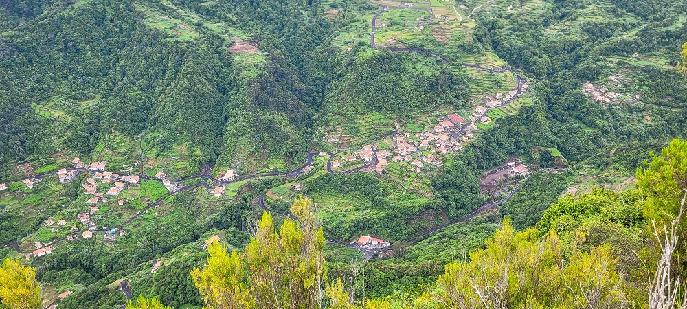 30.06.2022 Anspruchsvolle Besteigung des Pico do Meio Dia — Aufstieg über den Grat zum Gipfel des Pico do Meio Dia — Foto 39