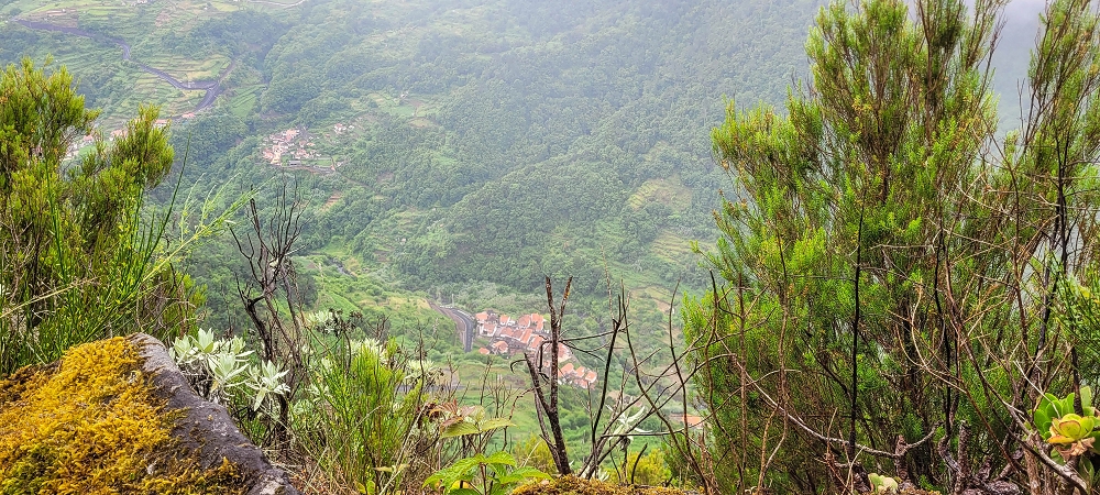 30.06.2022 Anspruchsvolle Besteigung des Pico do Meio Dia — Aufstieg über den Grat zum Gipfel des Pico do Meio Dia — Foto 50