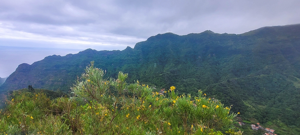 30.06.2022 Anspruchsvolle Besteigung des Pico do Meio Dia — Aufstieg über den Grat zum Gipfel des Pico do Meio Dia — Foto 7