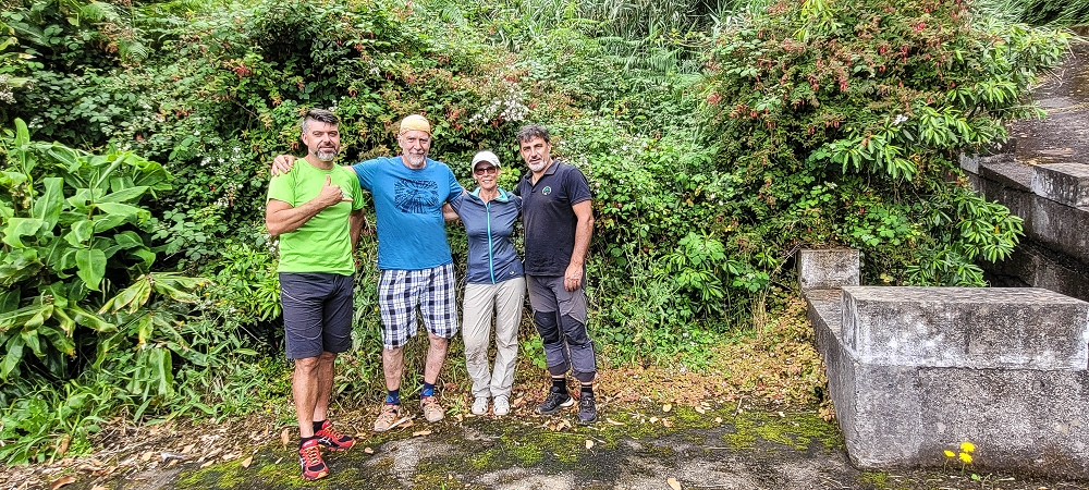 30.06.2022 Anspruchsvolle Besteigung des Pico do Meio Dia — Glücklich am Ziel — Foto 2