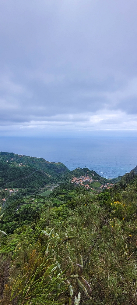 30.06.2022 Anspruchsvolle Besteigung des Pico do Meio Dia — Aufstieg über den Grat zum Gipfel des Pico do Meio Dia — Foto 9