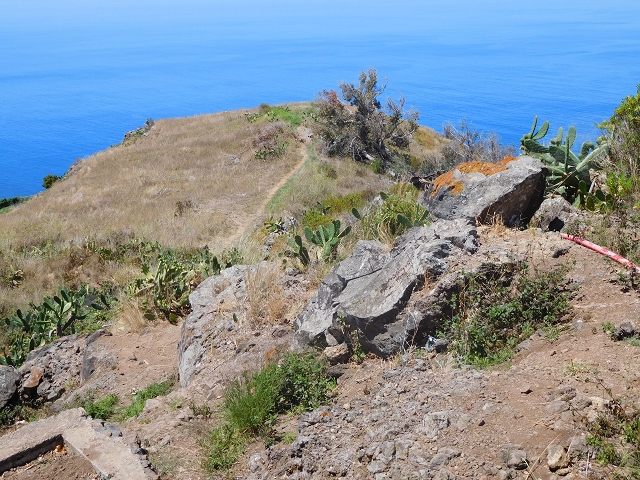 30 July 2015 Calhau da Lapa — Ascent along the cliff — photo 28