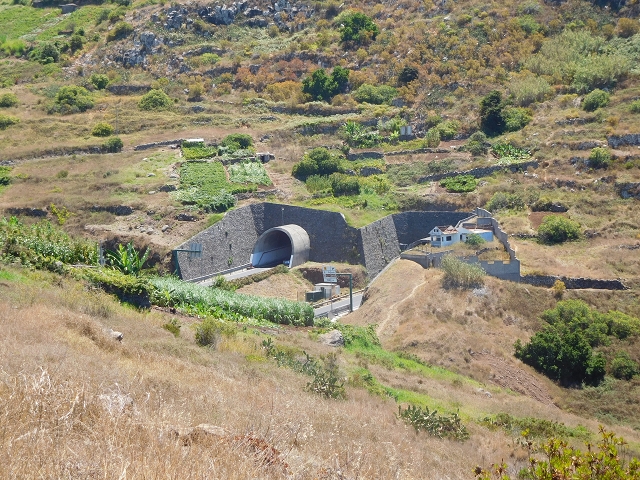 30 July 2015 Calhau da Lapa — Across the road and the fields to the Levada do Norte — photo 6