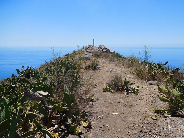 30 July 2015 Calhau da Lapa — Across the road and the fields to the Levada do Norte — photo 15