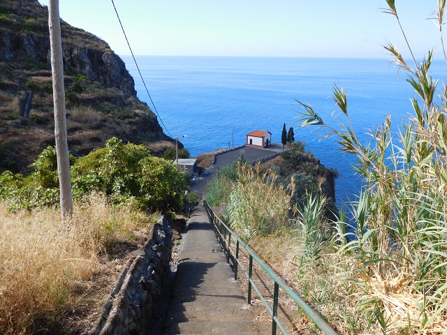 30 July 2015 Calhau da Lapa — Descent to the chapel — photo 5