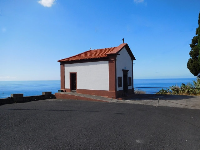 30 July 2015 Calhau da Lapa — Descent to the chapel — photo 7