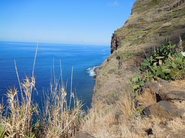 30 July 2015 Calhau da Lapa — Descent to the chapel — photo 9