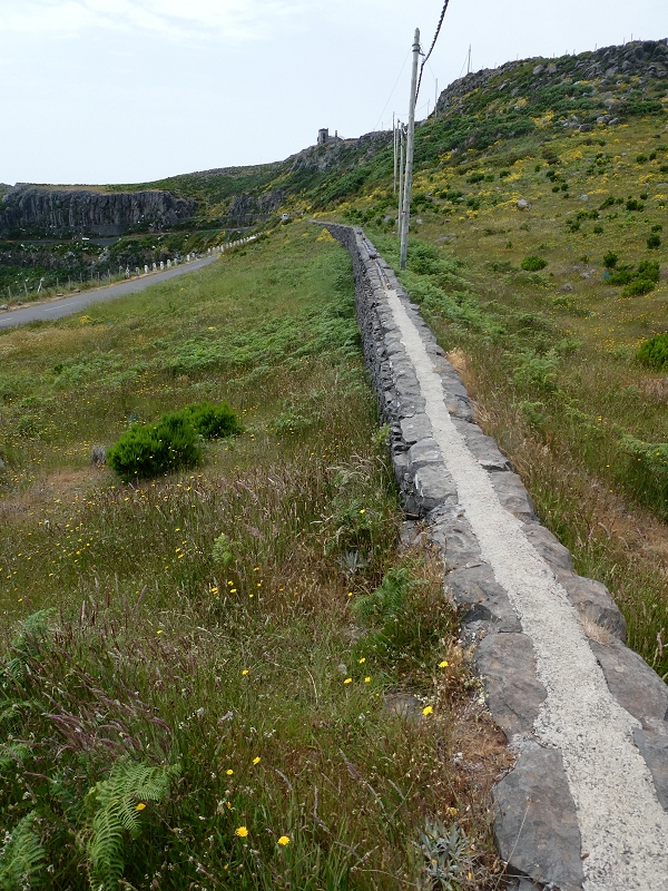 Levada do Blandy — Abaixo do Pico Areeiro, passagem da estrada — foto 5