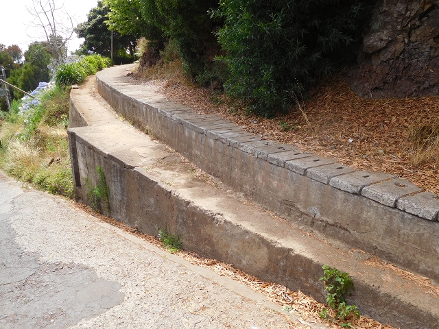 Levada Nova — Kreuzung mit der Estrada Doutor Roberto Monteiro — Foto 2