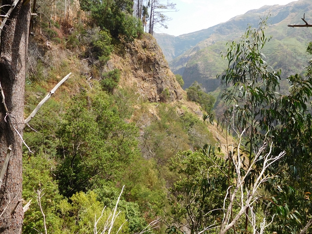 Levada Nova — The levada used to continue around one more lombo — photo 1