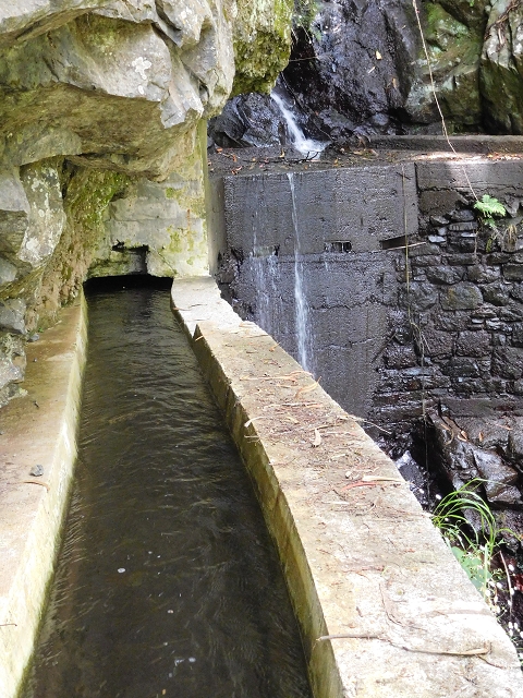 Levada Nova — First crossing of the Ribeira da Madalena — photo 4