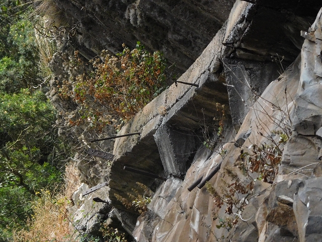 Levada Nova de Machico — Abschnitt 4: Vom grossen Reservoir über die Felsbalkone zum aktuellen Ende des Hauptastes — Foto 3