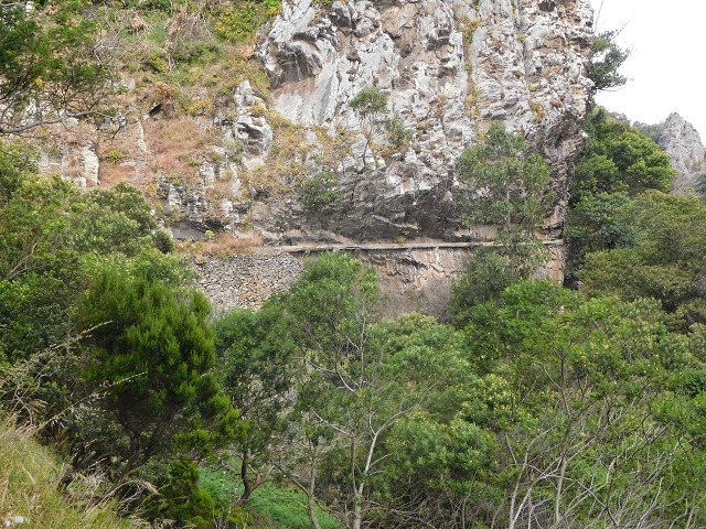 Levada Nova de Machico — Abschnitt 4: Vom grossen Reservoir über die Felsbalkone zum aktuellen Ende des Hauptastes — Foto 6