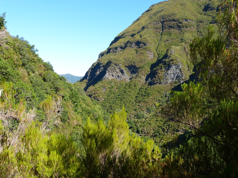 Levada Vinte e Cinco Fontes — Túneis e vistas do Rabaçal — foto 2